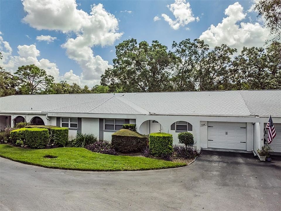 1st image of 320 Palmer Cir