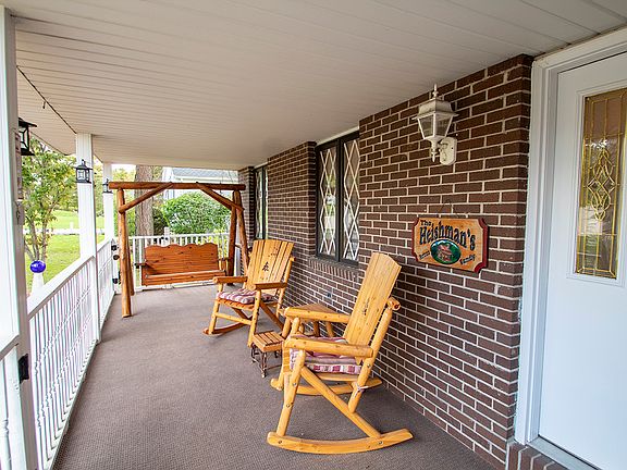 3rd image of 6680 Arlington Dr