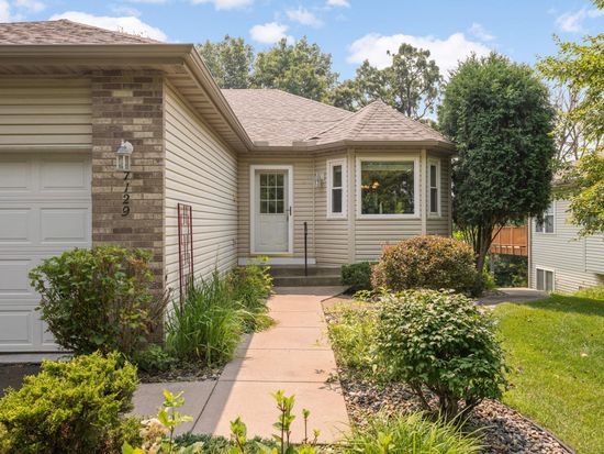 7129 48th St N, Oakdale, MN 55128