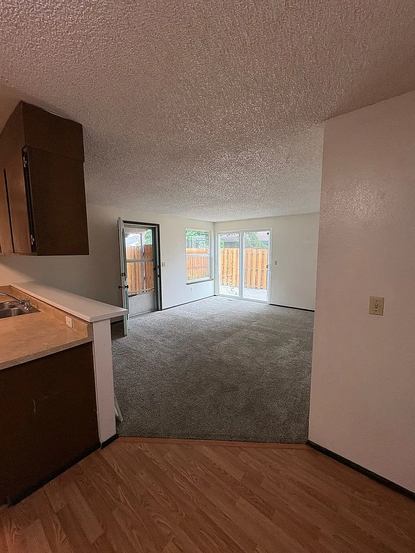 3 Bedroom 1 Bath Duplex in Quincy — Photo 3