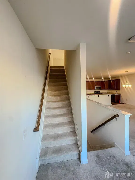 3 bed, 1933 sqft, $3,300 — Photo 2