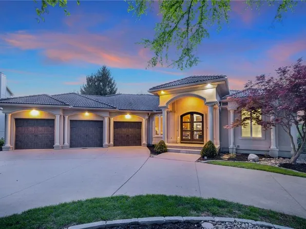 416 NE Bitter Creek Rd, Lees Summit, MO 64086