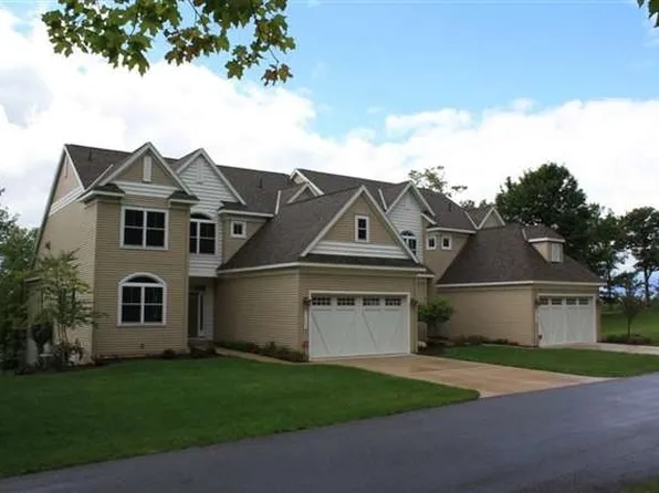 108 Hawkridge Dr #4, Boyne City, MI 49712