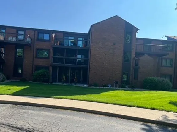 6100 West Stonehedge DRIVE #301, Greenfield, WI 53220