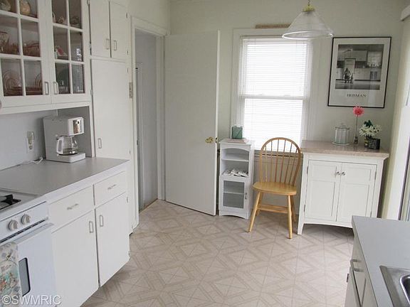 5th image of 1825 Delwood Ave SW