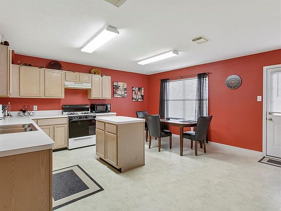 5th image of 1906 Honeysuckle Dr