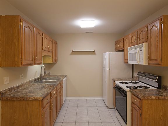 3rd image of 290 Crestview Dr Unit D