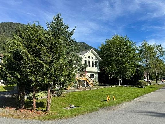 2nd image of 3004 Barker St
