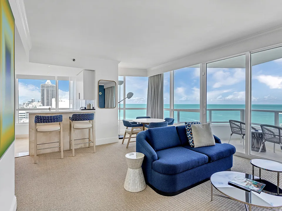 4401 Collins Ave #ID1234545P