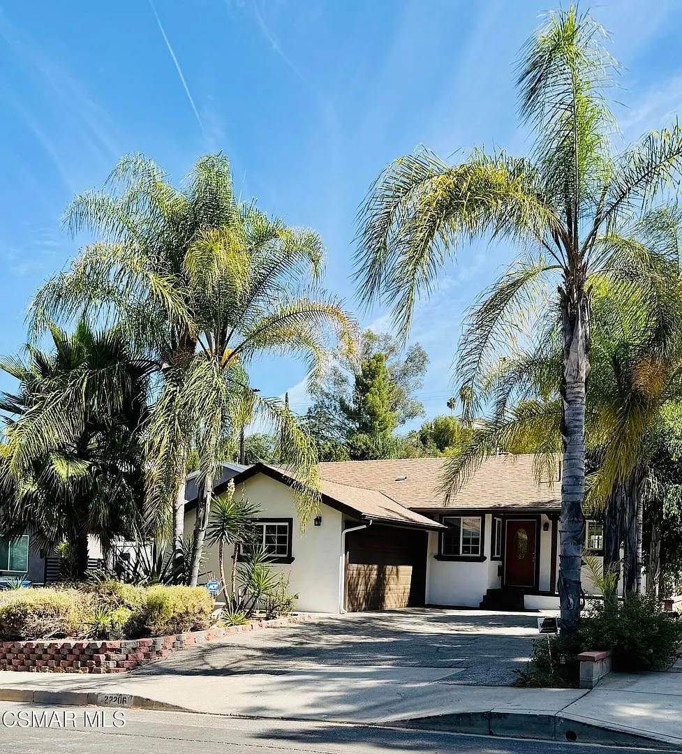Welcome this single story, beautifully maintained and thoughtfully updated home South Of The Boul... — Photo 2