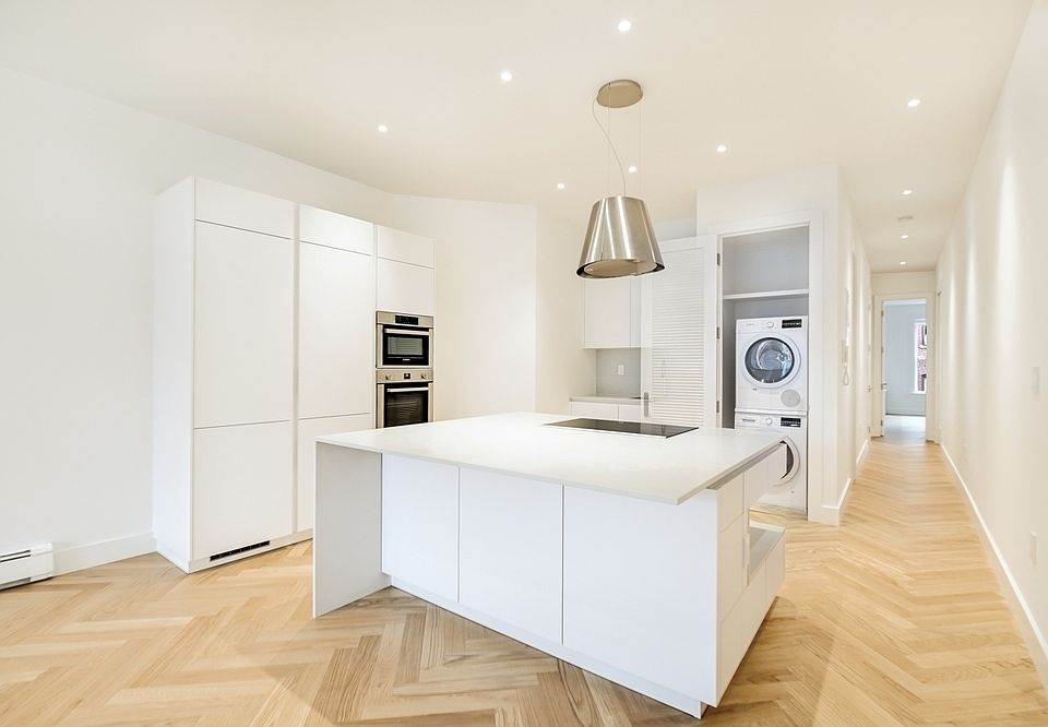 1st image of 80 Saint James Pl APT 3B