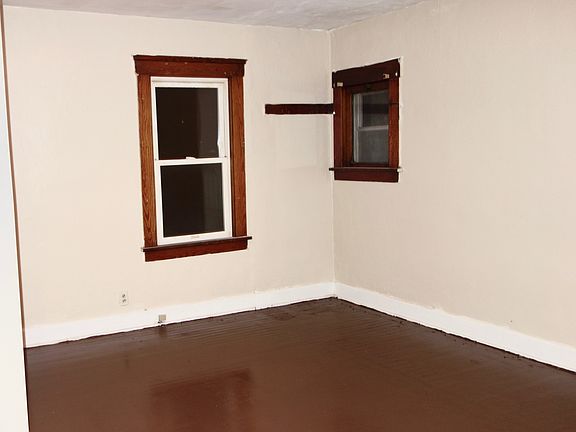 4th image of 2923 Elyria Ave