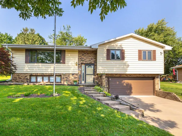 1817 Glenwood Ct, Dubuque, IA 52002