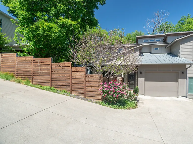 3913 Valley View Rd #A — Photo 32
