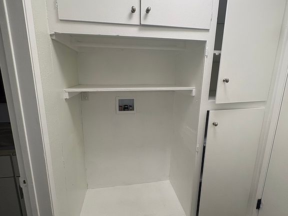4th image of 126 N Manhattan Pl #5