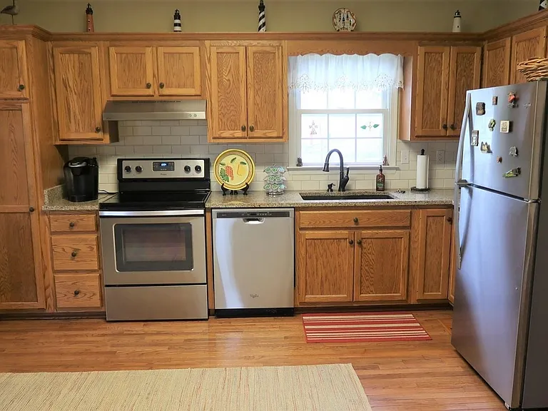 685 Tarrytown Rd — Photo 2