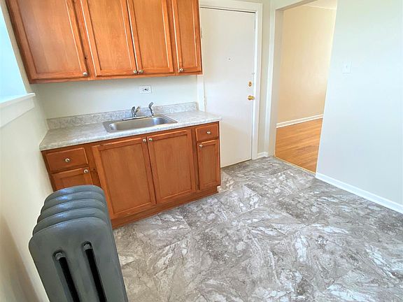 3rd image of 3150.5 W Wilson Ave #3E