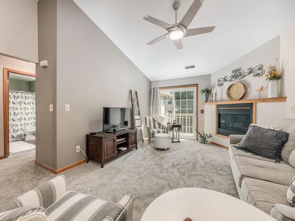 18375 Brookfield Lake DRIVE #88, Brookfield, WI 53045