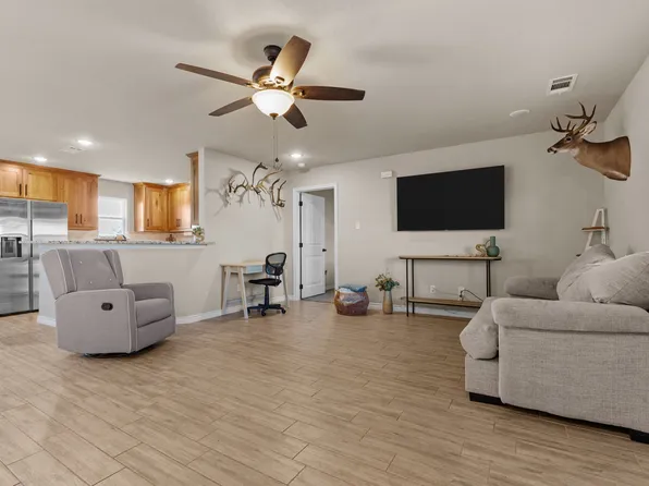 509 Pecan Tree Ct, Poolville, TX 76487