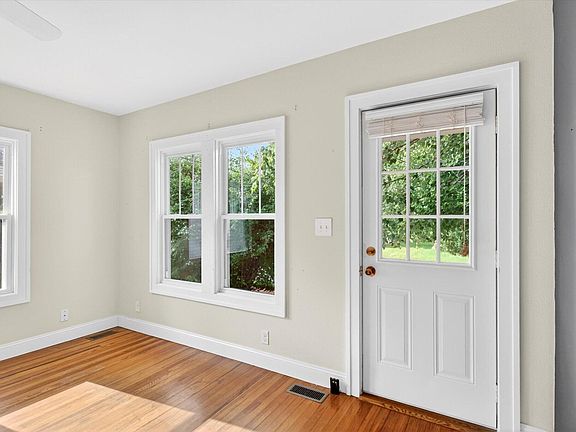5th image of 1017 W Madison Street