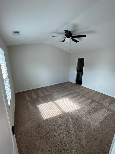 3 bed, 1400 sqft, $2,200 — Photo 4