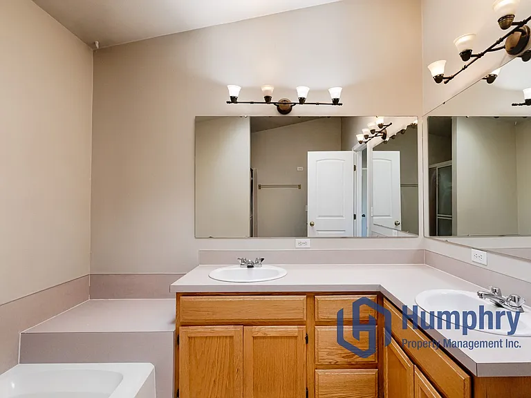 256 W Woodbury Dr — Photo 20