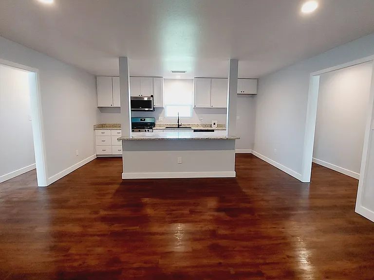 808 S Bois D Arc St — Photo 2