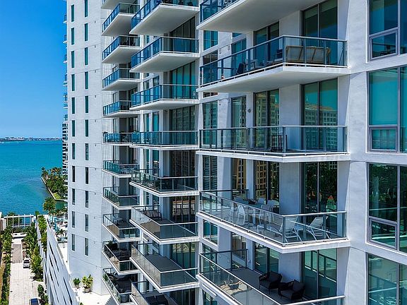 2nd image of 301 Quay Cmns #1007