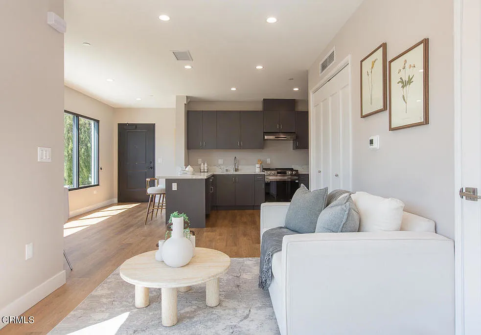 Studio, 1.0 bath, 691 sqft, $2,995 — Photo 3