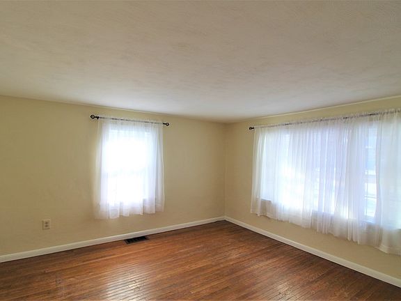 4th image of 3064 Arnold Ave