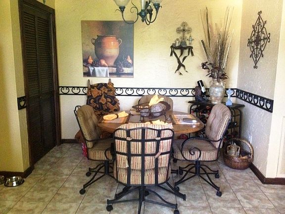 Eat-In Kitchen