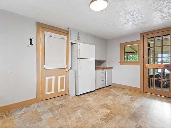 4th image of 523 N Michigan Ave #2