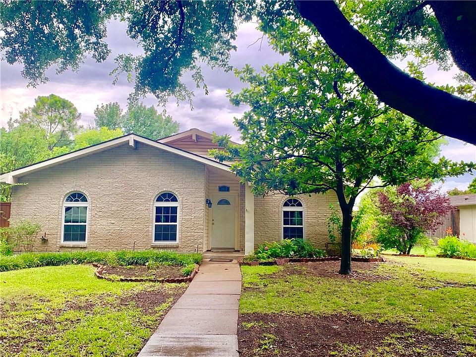 1st image of 3917 Villa Downs Dr