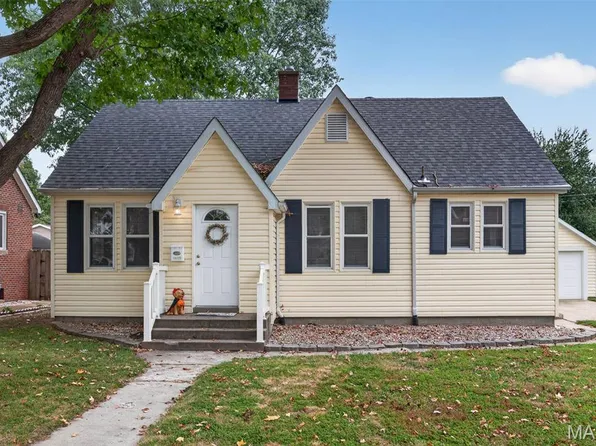 1615 Maple St, Highland, IL 62249