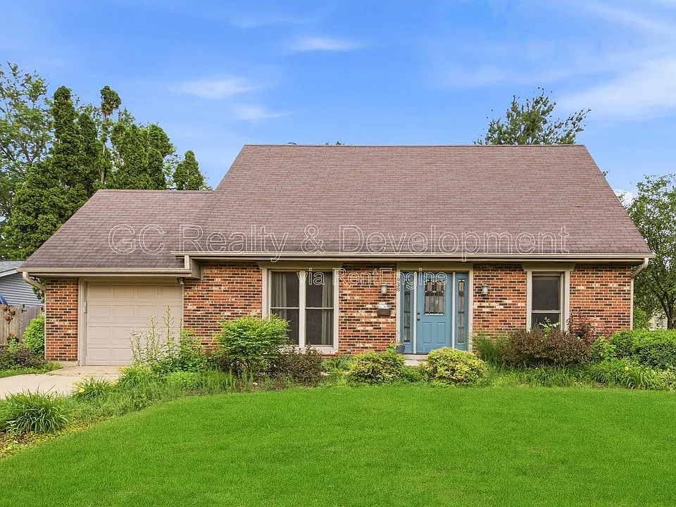 938 Canterbury Dr