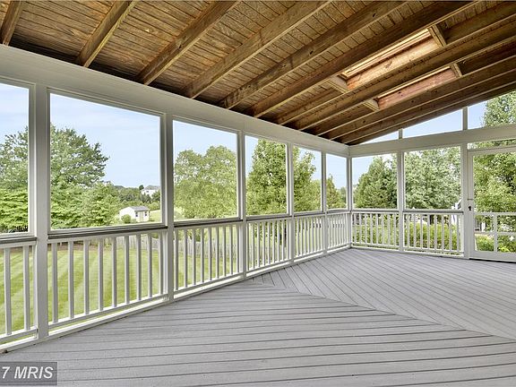 4th image of 21907 Hyde Park Dr