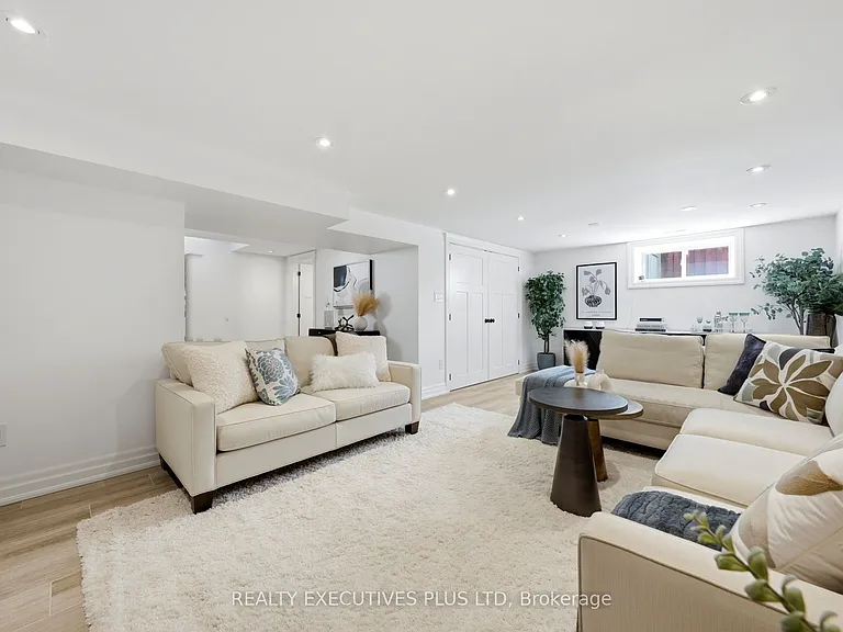 9 Hazelbury Dr — Photo 21
