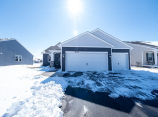 8525 Titanium Cir, Woodbury, MN 55129