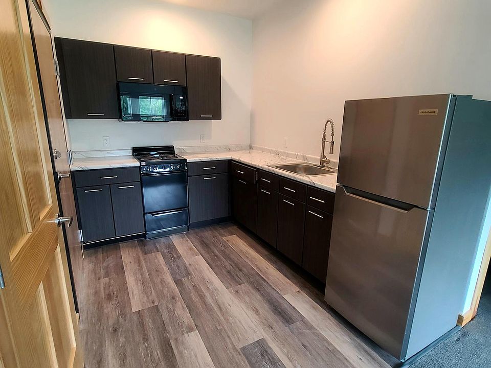 Kitchen/Entrance