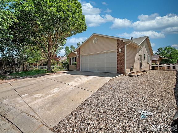 3rd image of 541 N Mountain Oak Ct