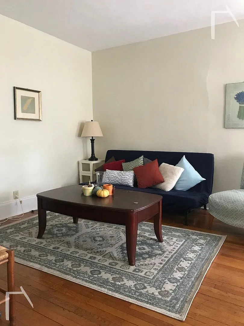 9/1 No Fee! Spacious 3BR/1.5BA apartment near Washington Sq — Photo 3