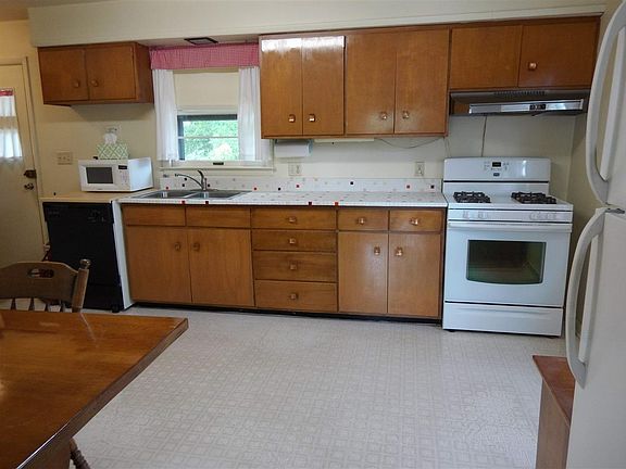 2nd image of 601 Nebobish Ave