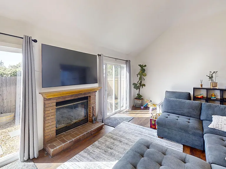 1429 Capri Ave — Photo 2