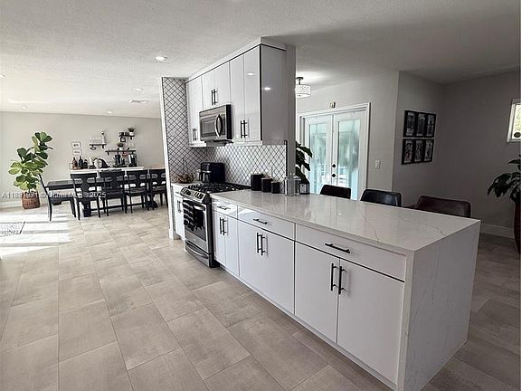 4th image of 6860 Miami Lakes Dr