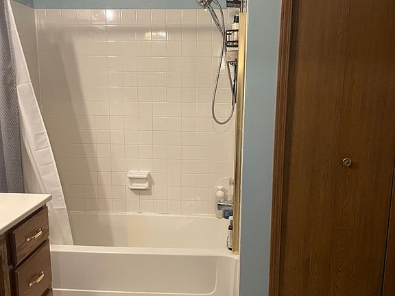 4th image of 208 Charleston Ct #8