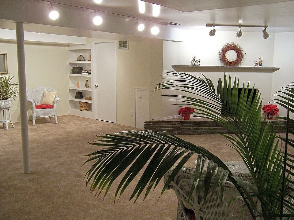 1st image of 601 N Pinetta Dr