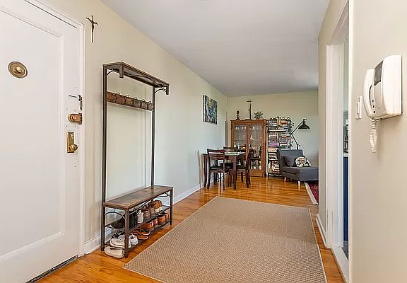 3rd image of 140-21 Burden Cres #505