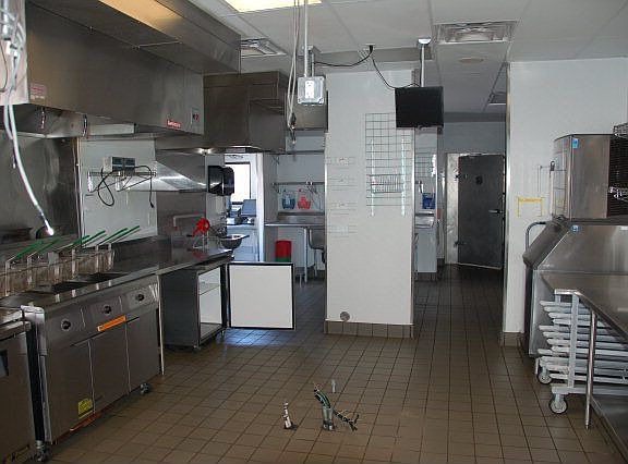 4th image of 2090 E 17th St