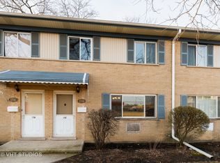 1758 Greenwood Rd, Glenview, IL 60026