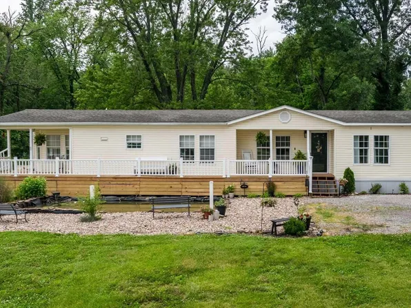 8873 Bennett Rd, Benton, IL 62812